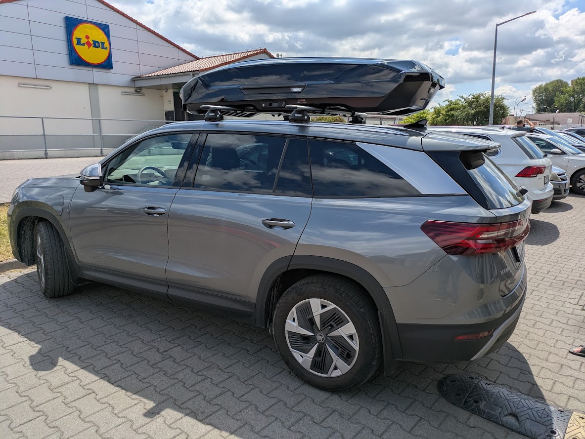 Skoda Kodiaq z boxem dachowym Thule Motion 3 XL Black Gloss ? montaż i dopasowanie